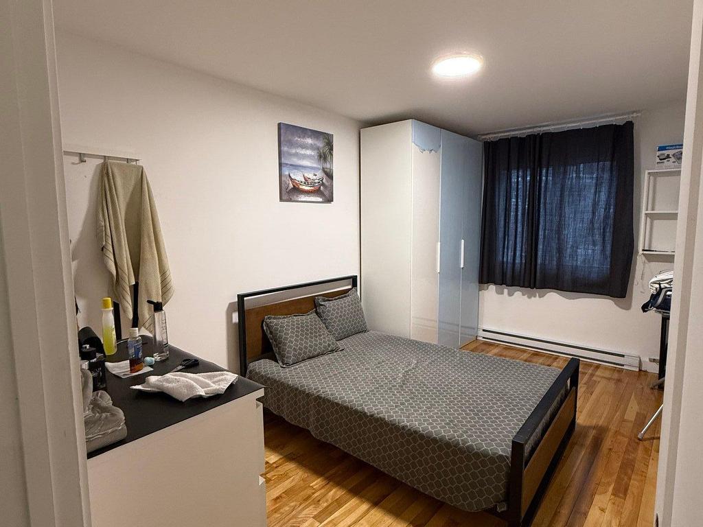 









6943


Rue Birnam

, 2,
Montréal (Villeray/Saint-Michel/Parc-Extension),




QC
H3N2S8

