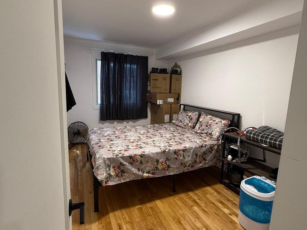 









6943


Rue Birnam

, 2,
Montréal (Villeray/Saint-Michel/Parc-Extension),




QC
H3N2S8

