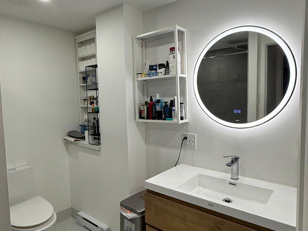 









6943


Rue Birnam

, 2,
Montréal (Villeray/Saint-Michel/Parc-Extension),




QC
H3N2S8

