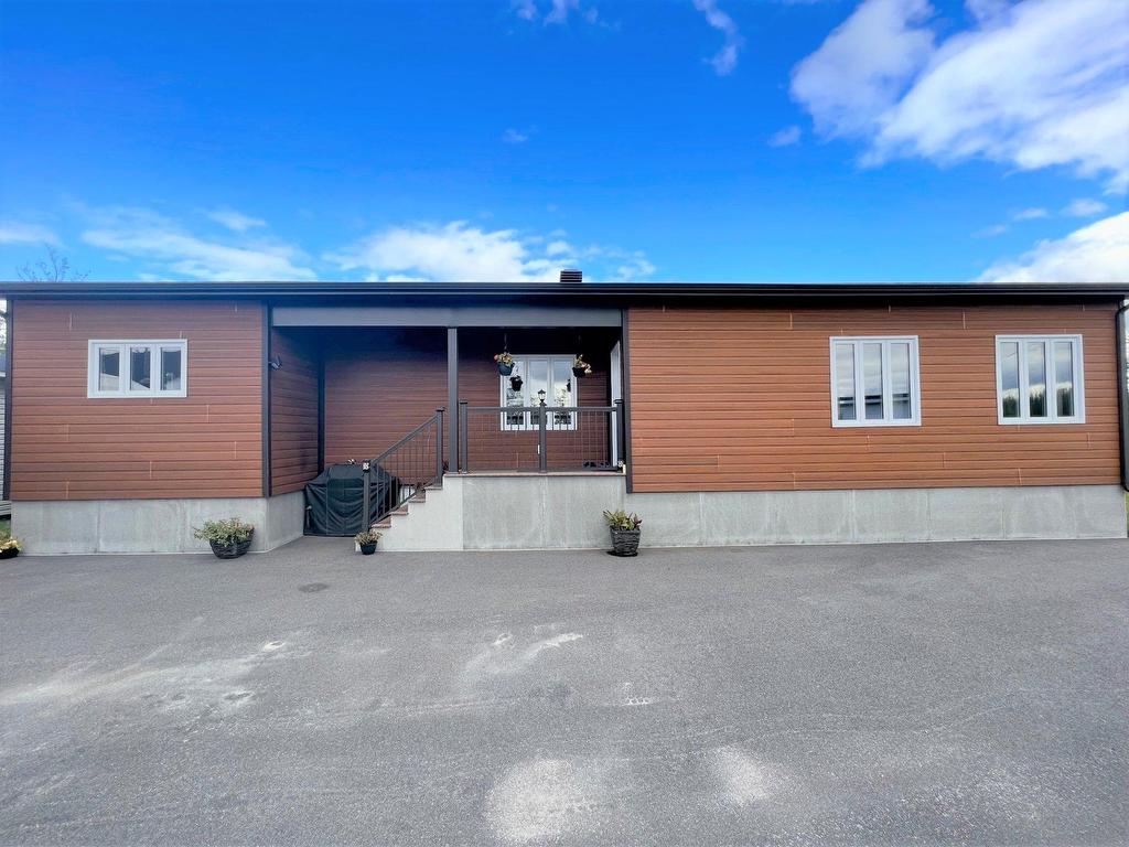 









123


8e Avenue

,
Chapais,




QC
G0W1H0

