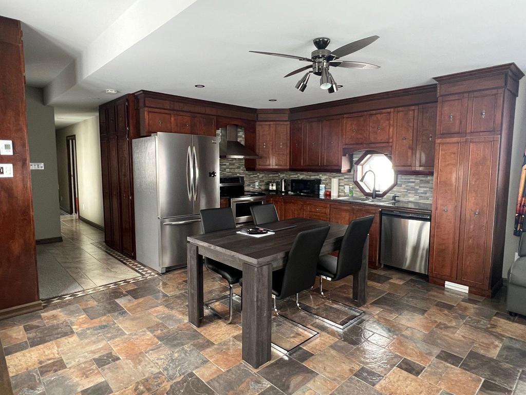 









123


8e Avenue

,
Chapais,




QC
G0W1H0

