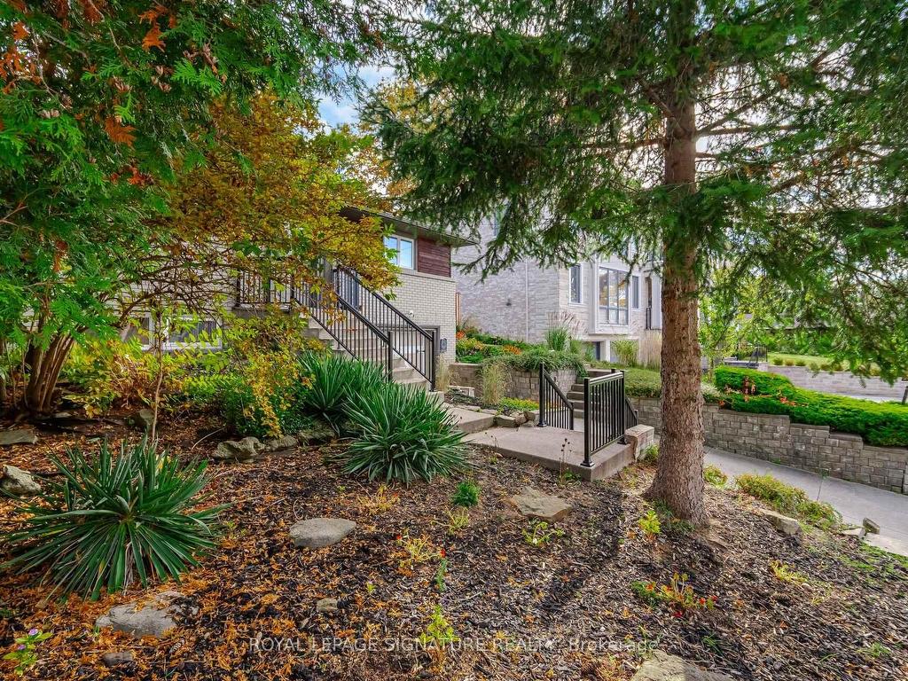 









2557


Mindemoya

Road,
Mississauga,




ON
L6M 5N8

