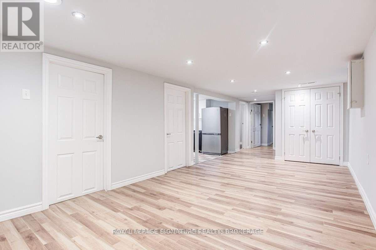 












260 DEMAINE (BSMT) CRESCENT

,
Richmond Hill,




Ontario
L4C2W5

