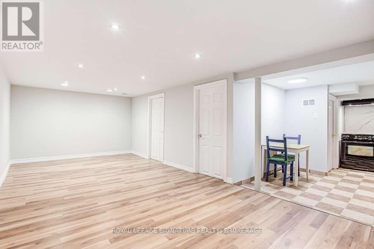 












260 DEMAINE (BSMT) CRESCENT

,
Richmond Hill,




Ontario
L4C2W5

