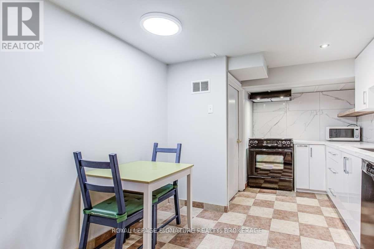 












260 DEMAINE (BSMT) CRESCENT

,
Richmond Hill,




Ontario
L4C2W5

