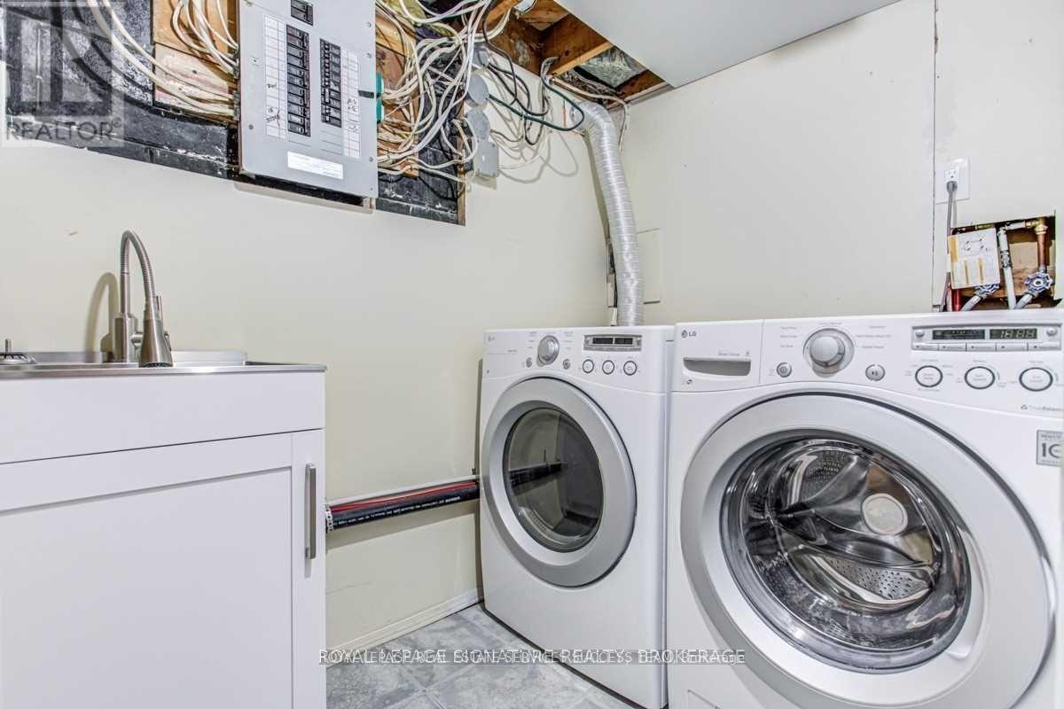 












260 DEMAINE (BSMT) CRESCENT

,
Richmond Hill,




Ontario
L4C2W5

