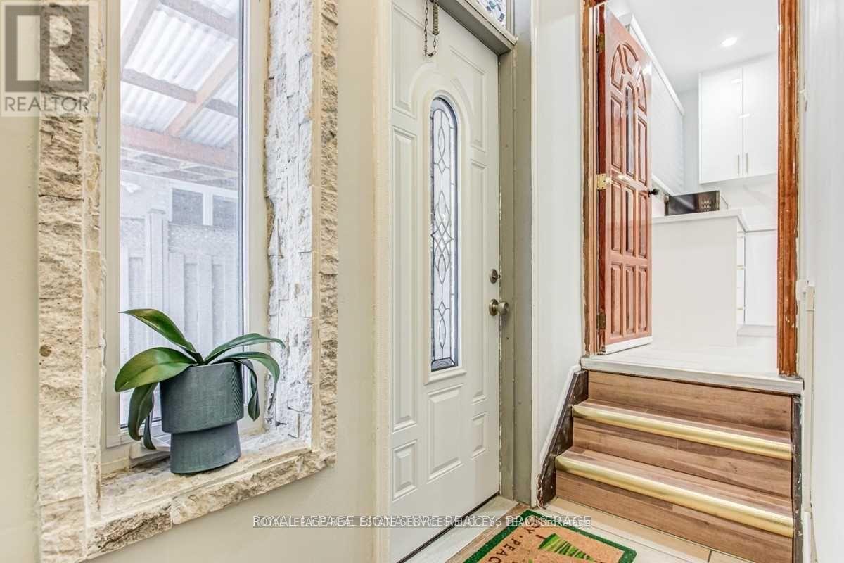 












260 DEMAINE (BSMT) CRESCENT

,
Richmond Hill,




Ontario
L4C2W5

