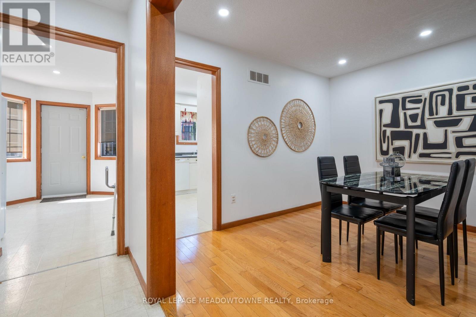 












2 - 700 CHAMPLAIN BOULEVARD

,
Cambridge,




Ontario
N1R8K1

