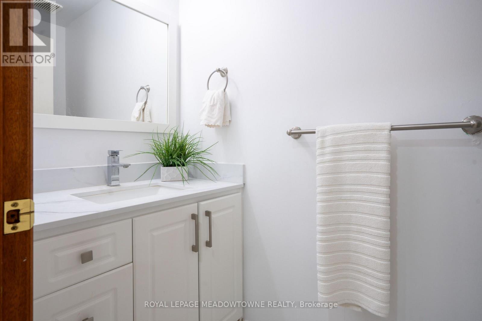 












2 - 700 CHAMPLAIN BOULEVARD

,
Cambridge,




Ontario
N1R8K1

