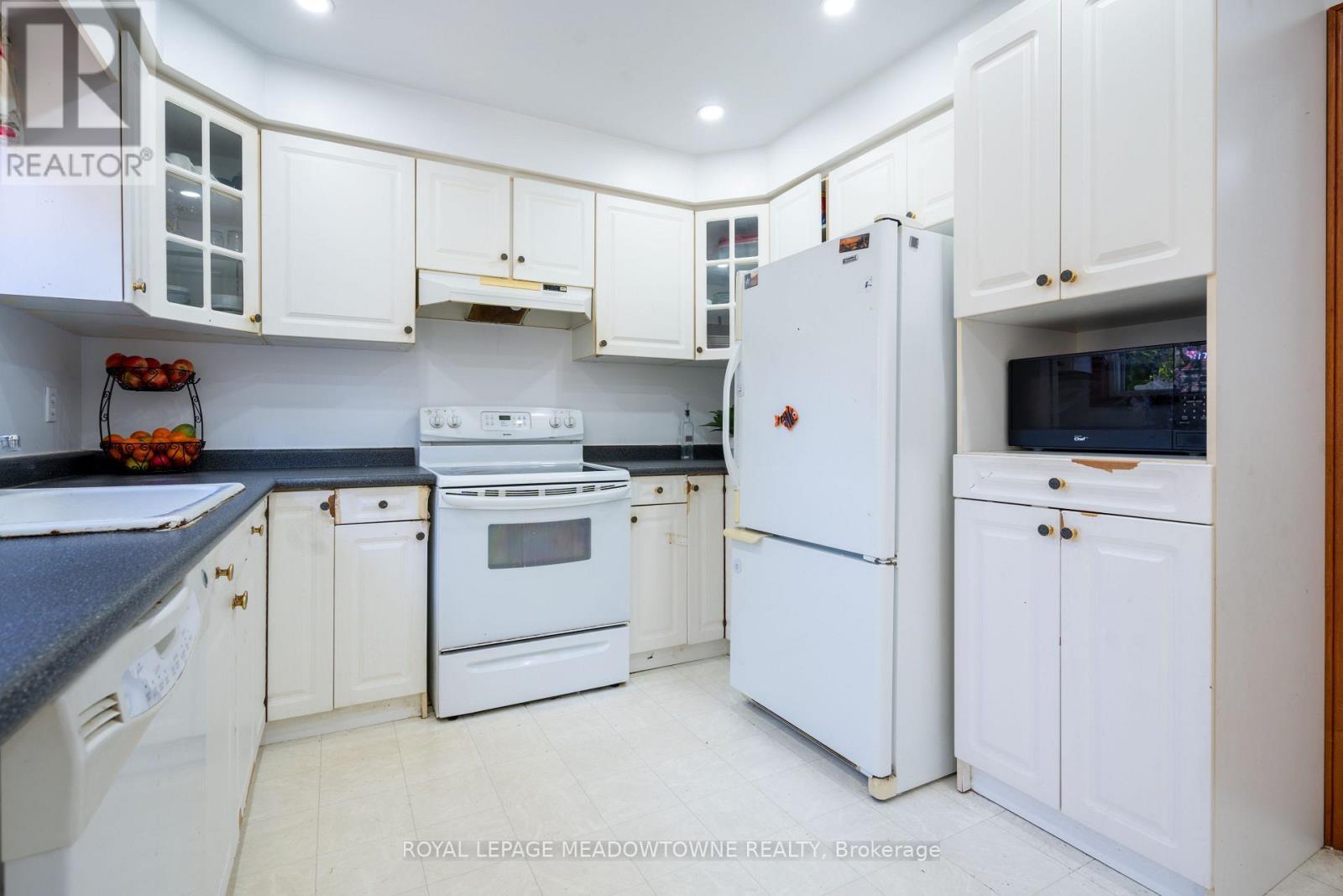 












2 - 700 CHAMPLAIN BOULEVARD

,
Cambridge,




Ontario
N1R8K1

