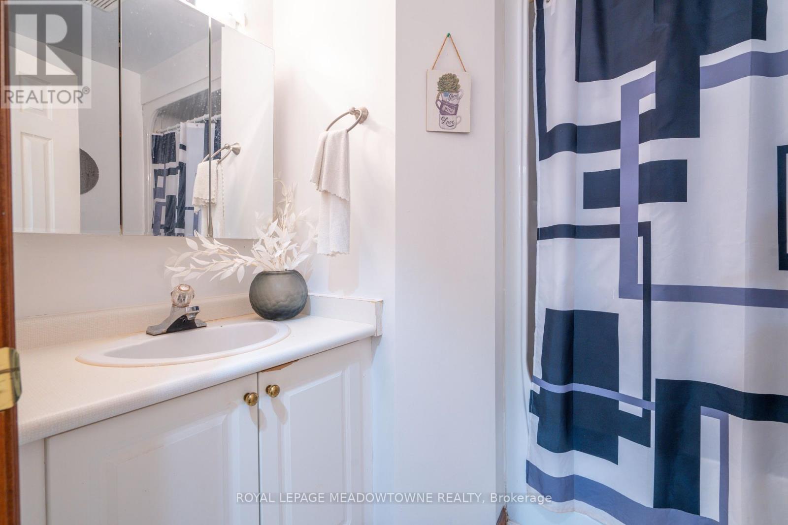 












2 - 700 CHAMPLAIN BOULEVARD

,
Cambridge,




Ontario
N1R8K1

