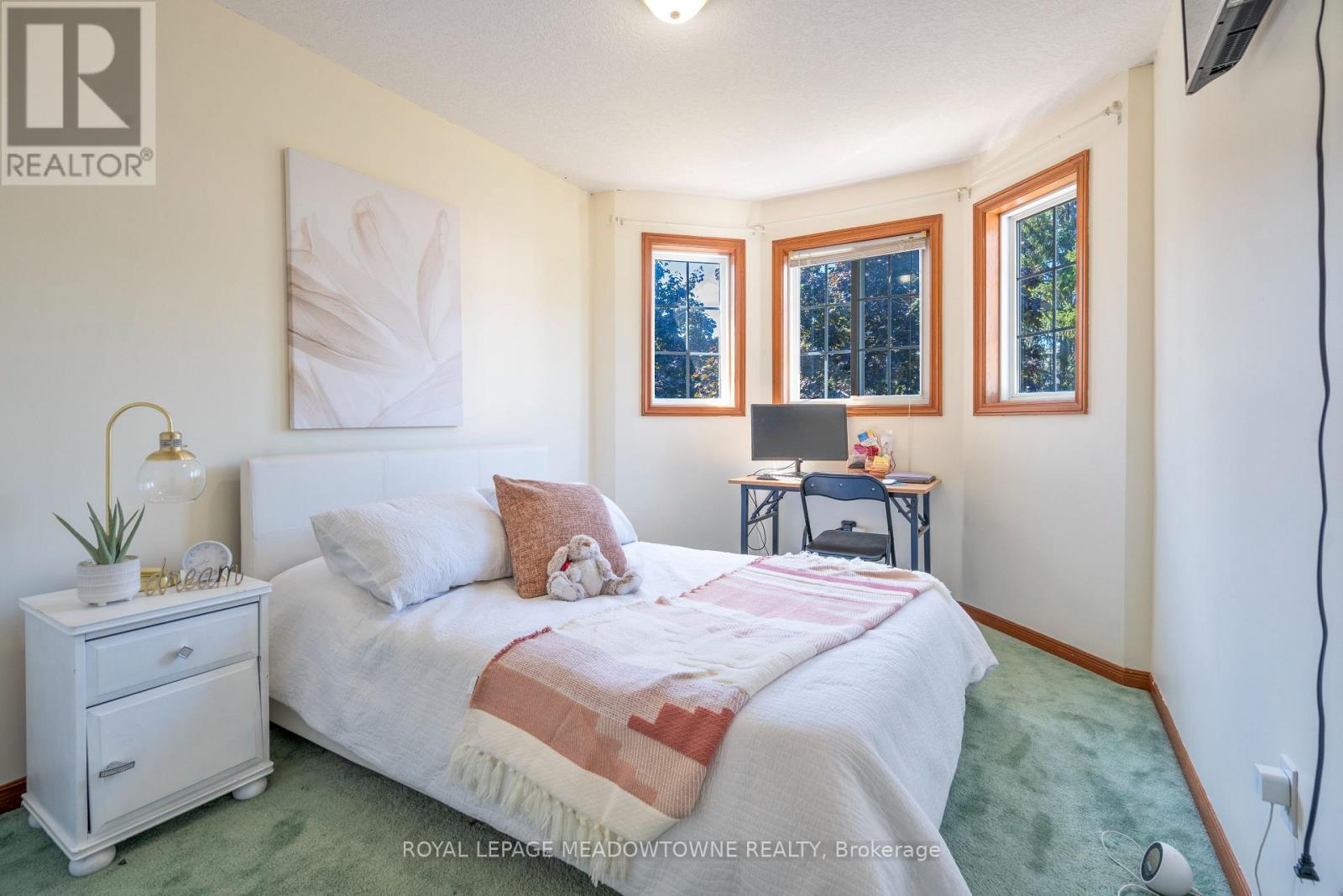 












2 - 700 CHAMPLAIN BOULEVARD

,
Cambridge,




Ontario
N1R8K1

