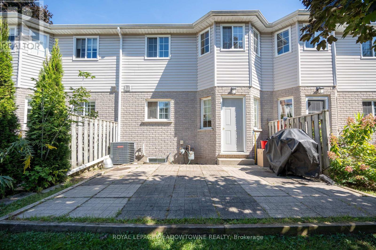 












2 - 700 CHAMPLAIN BOULEVARD

,
Cambridge,




Ontario
N1R8K1

