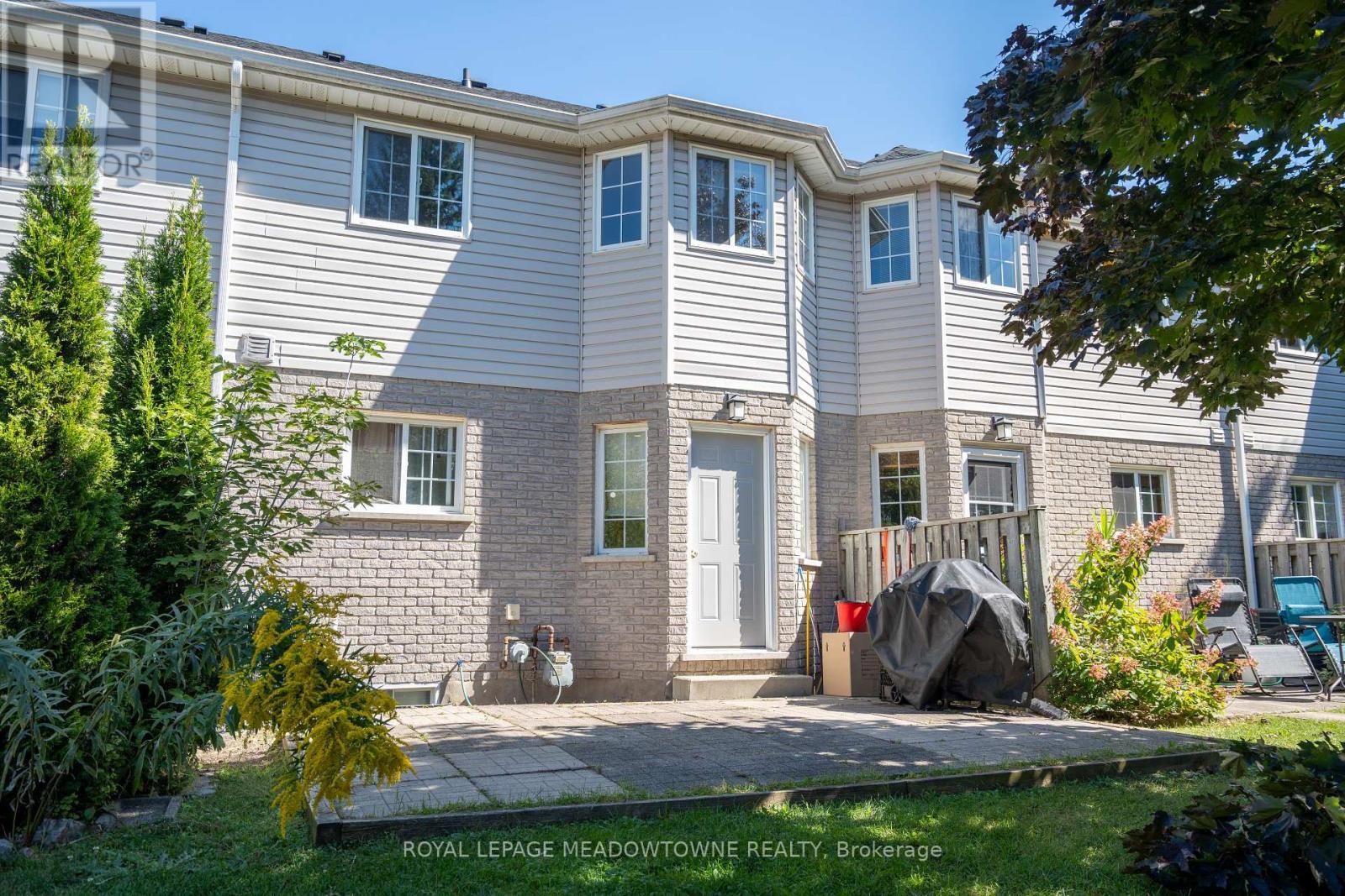 












2 - 700 CHAMPLAIN BOULEVARD

,
Cambridge,




Ontario
N1R8K1

