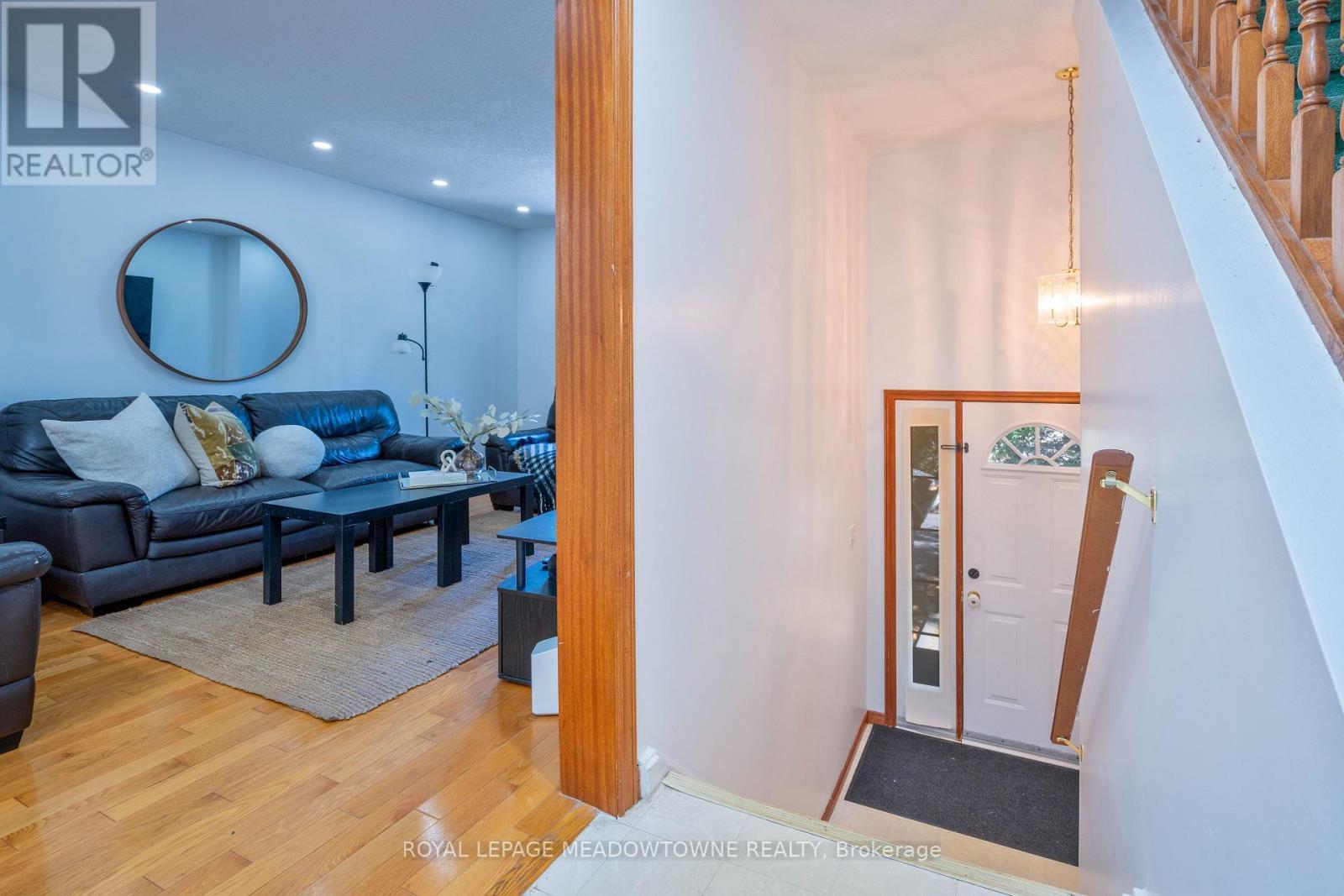 












2 - 700 CHAMPLAIN BOULEVARD

,
Cambridge,




Ontario
N1R8K1

