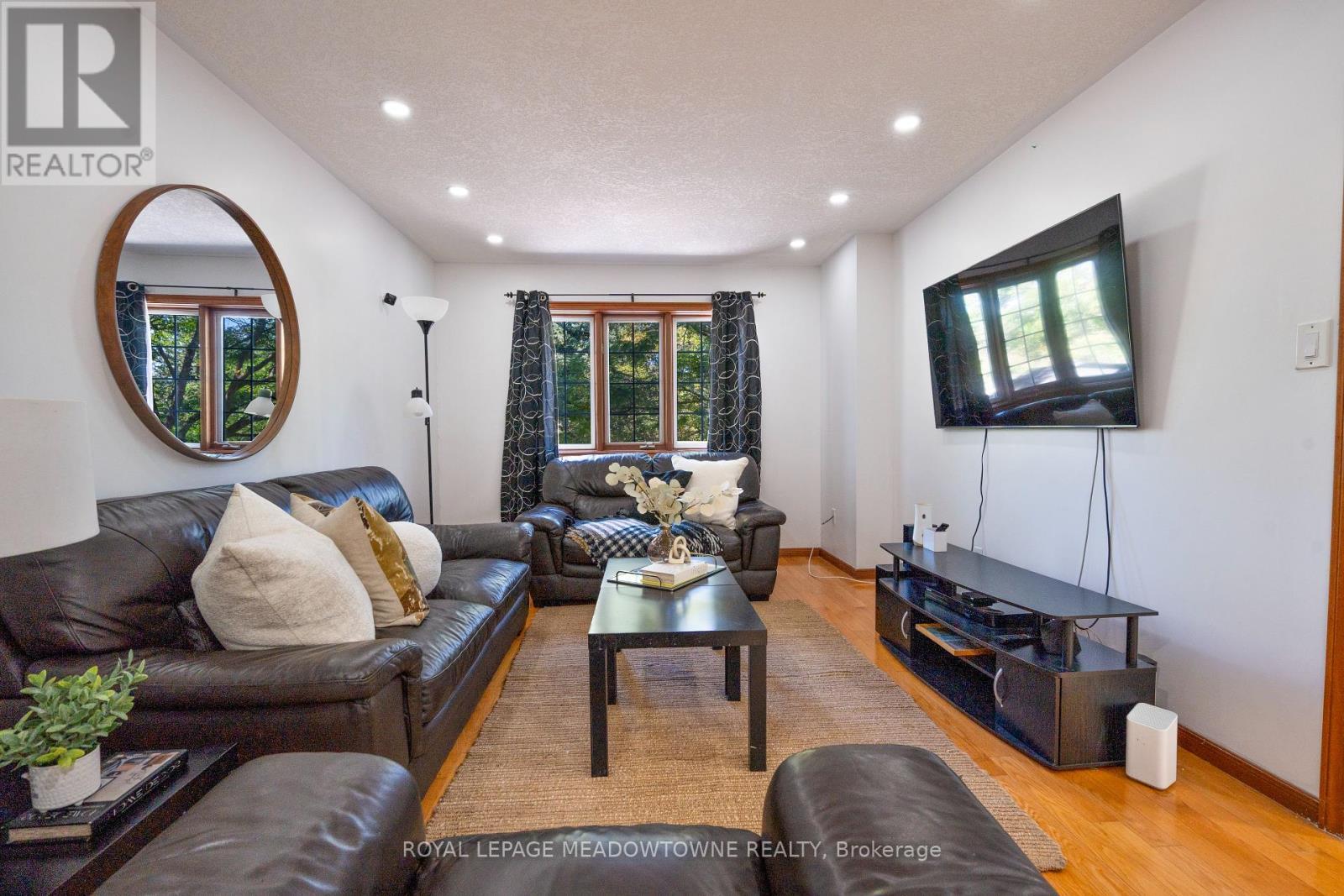 












2 - 700 CHAMPLAIN BOULEVARD

,
Cambridge,




Ontario
N1R8K1

