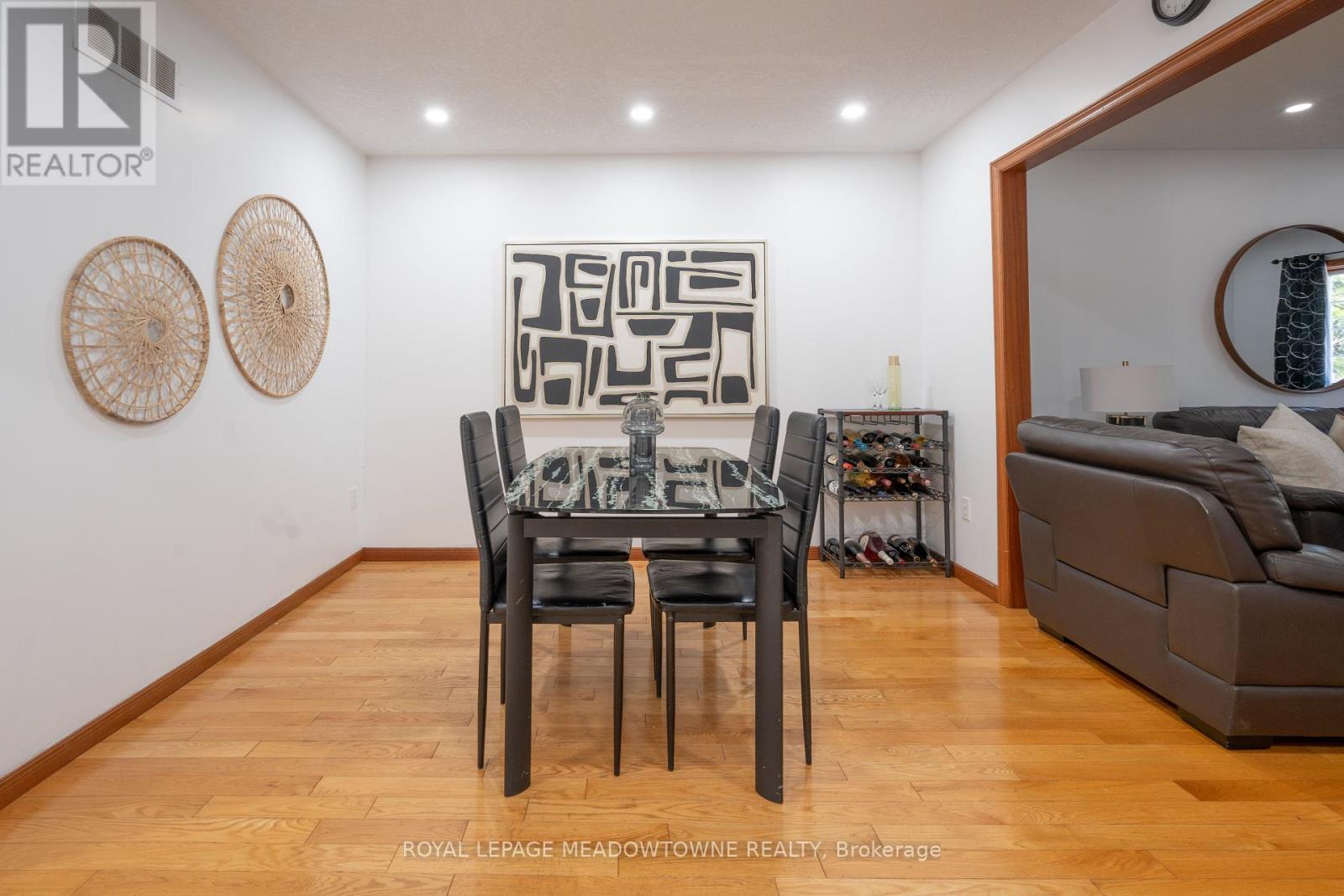 












2 - 700 CHAMPLAIN BOULEVARD

,
Cambridge,




Ontario
N1R8K1

