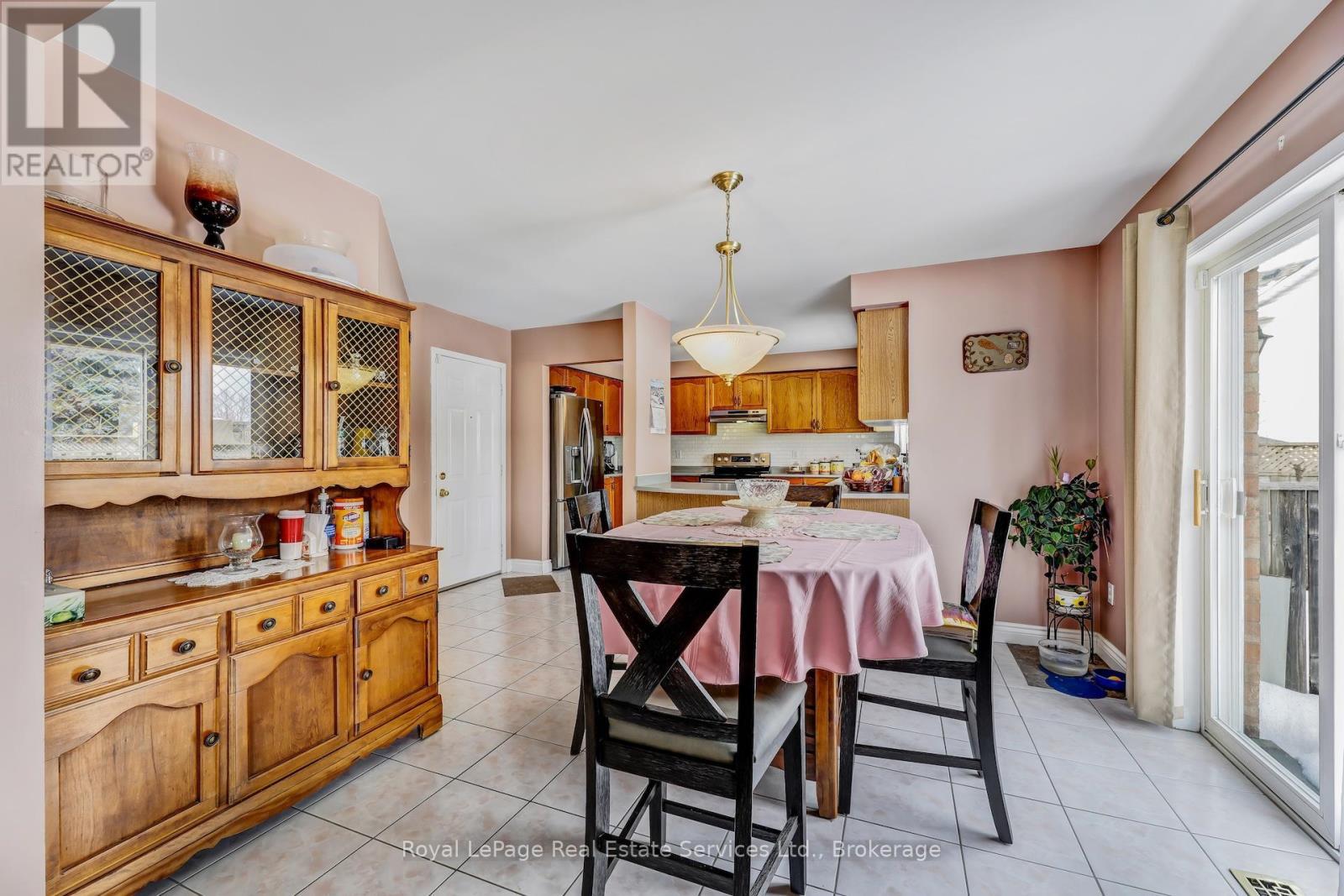 












164 DIXON DRIVE E

,
Milton (DE Dempsey),




Ontario
L9T5R7

