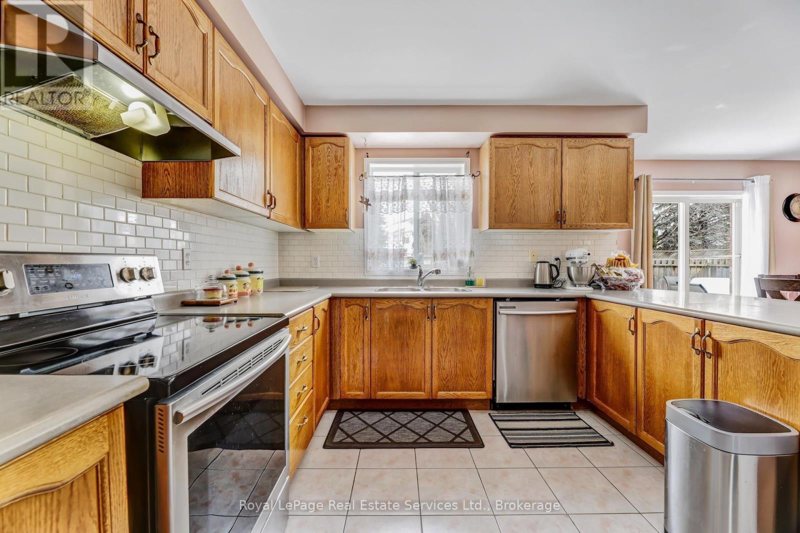 












164 DIXON DRIVE E

,
Milton (DE Dempsey),




Ontario
L9T5R7

