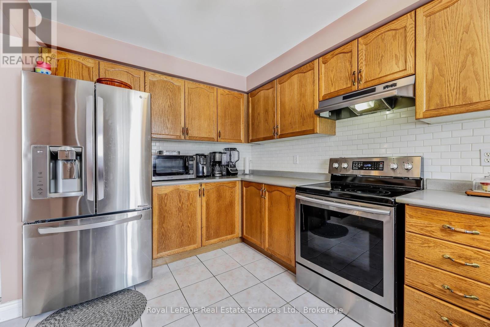 












164 DIXON DRIVE E

,
Milton (DE Dempsey),




Ontario
L9T5R7

