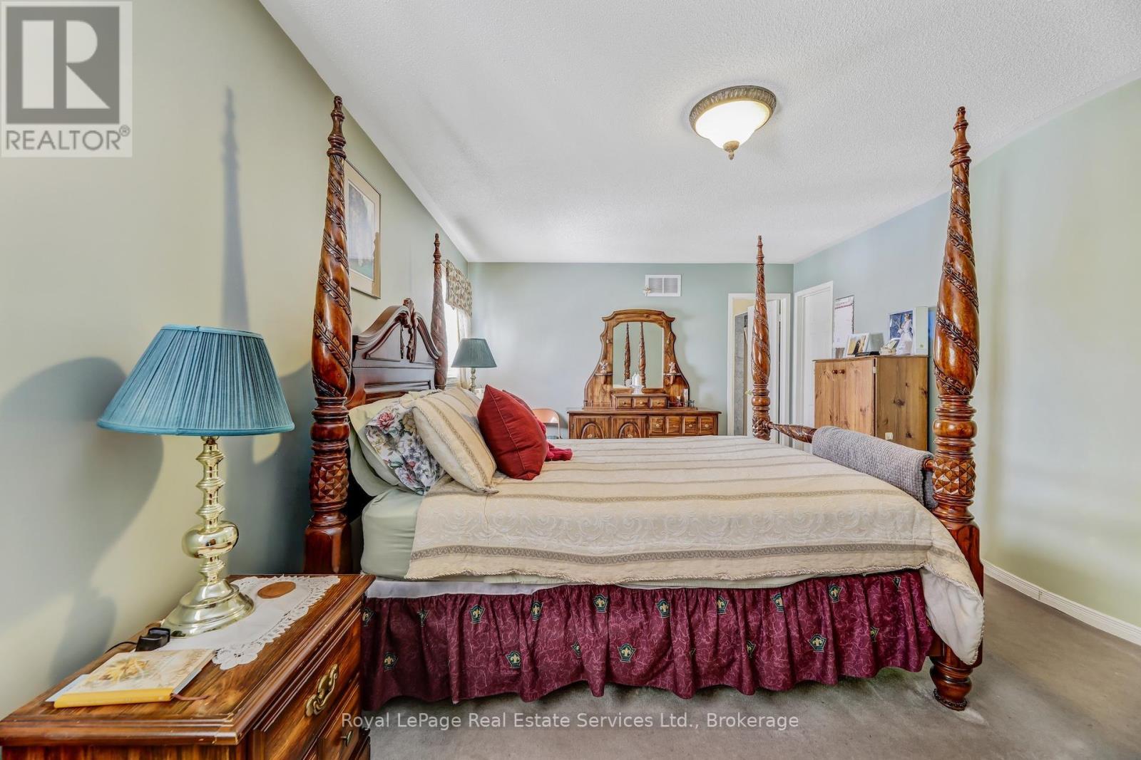 












164 DIXON DRIVE E

,
Milton (DE Dempsey),




Ontario
L9T5R7

