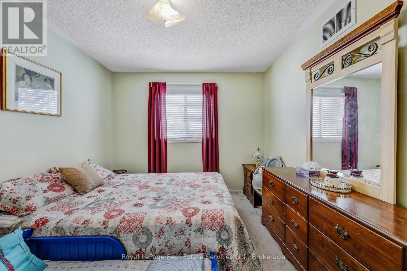 












164 DIXON DRIVE E

,
Milton (DE Dempsey),




Ontario
L9T5R7

