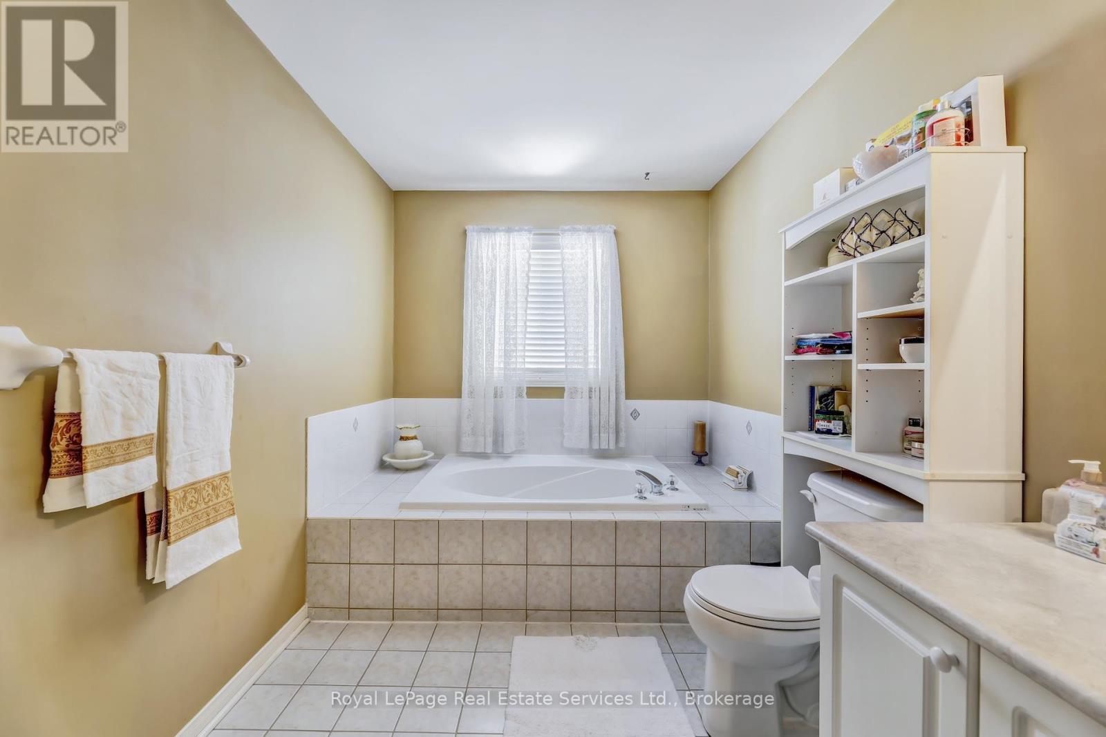 












164 DIXON DRIVE E

,
Milton (DE Dempsey),




Ontario
L9T5R7

