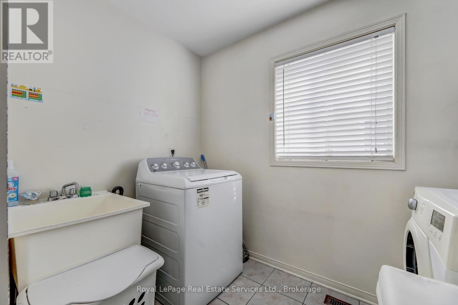 












164 DIXON DRIVE E

,
Milton (DE Dempsey),




Ontario
L9T5R7

