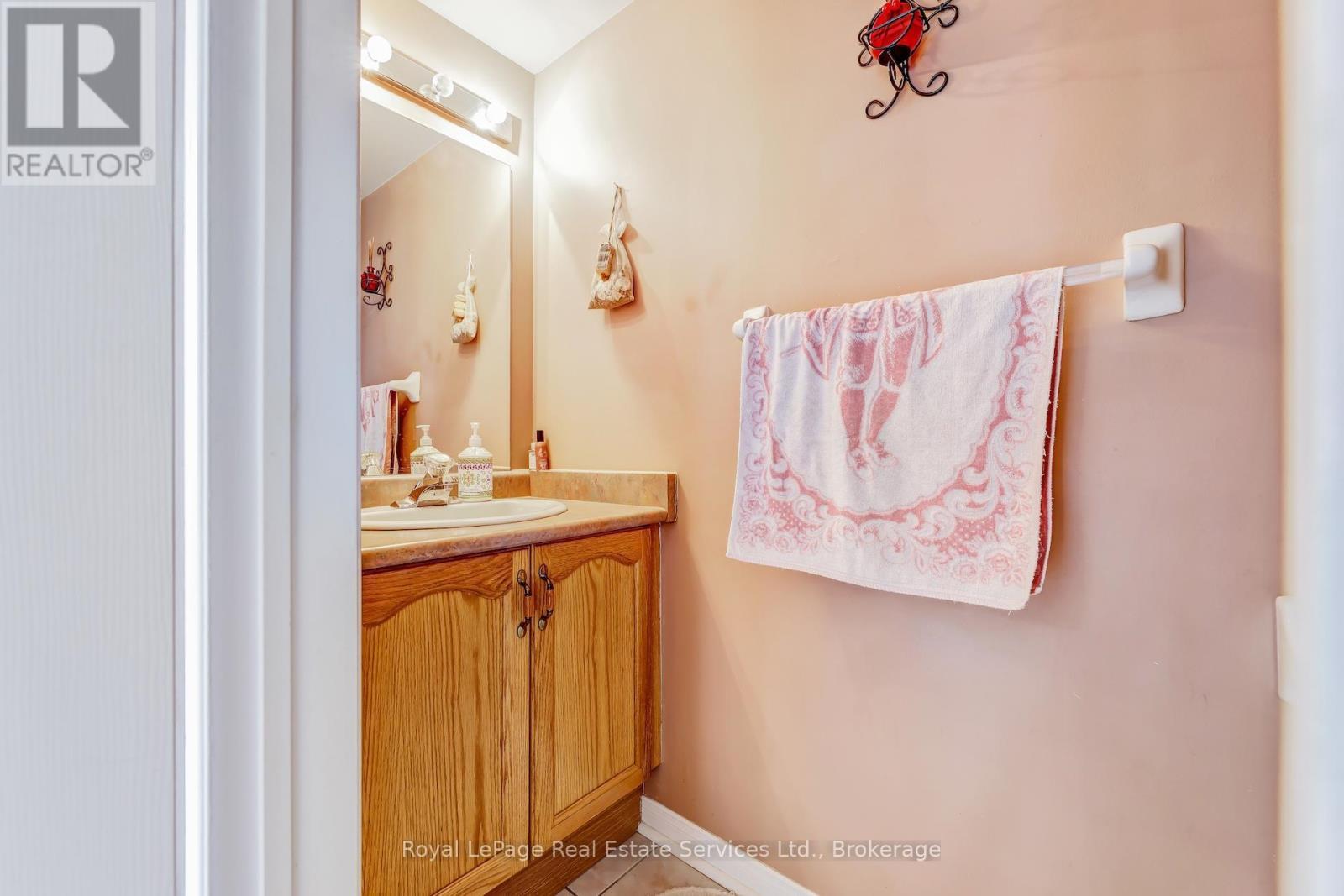 












164 DIXON DRIVE E

,
Milton (DE Dempsey),




Ontario
L9T5R7

