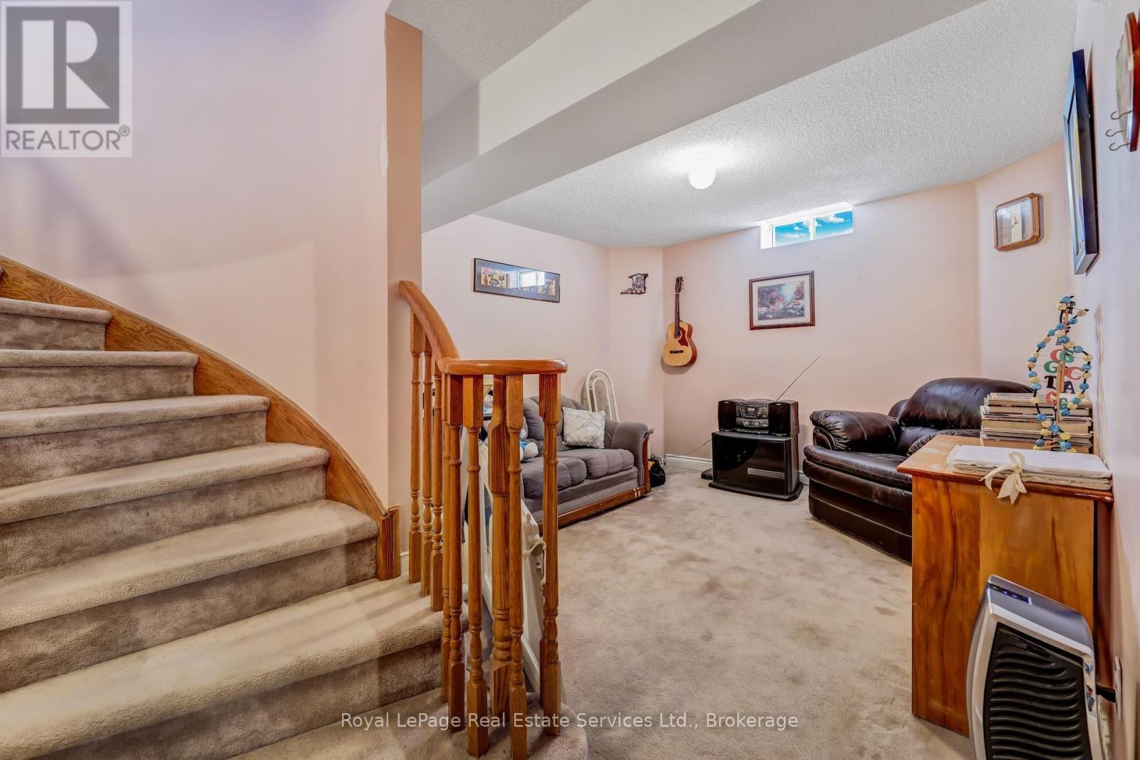 












164 DIXON DRIVE E

,
Milton (DE Dempsey),




Ontario
L9T5R7

