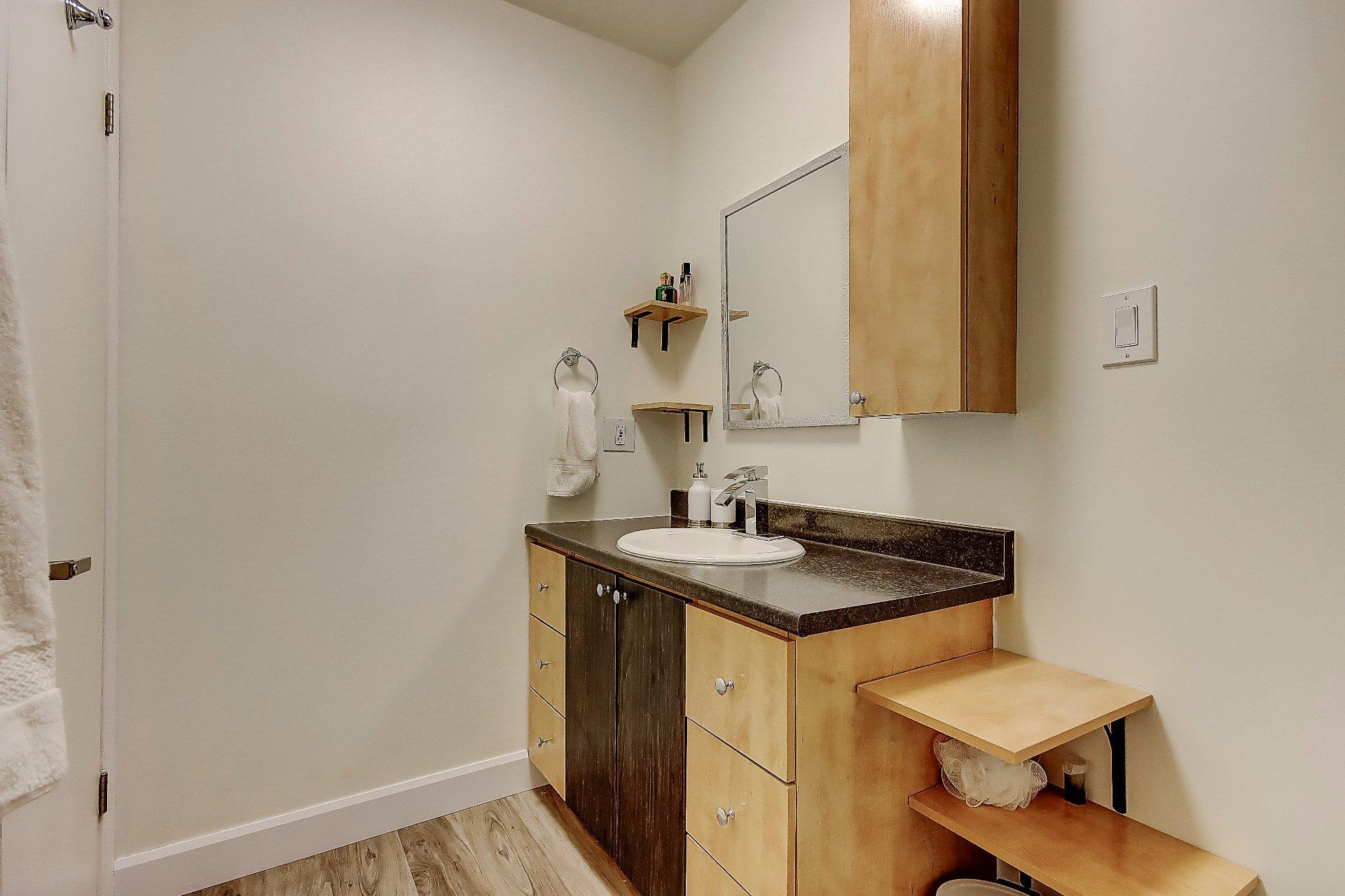 









1800


Place Dunant

, 27,
Saint-Bruno-de-Montarville,




QC
J3V2Y2

