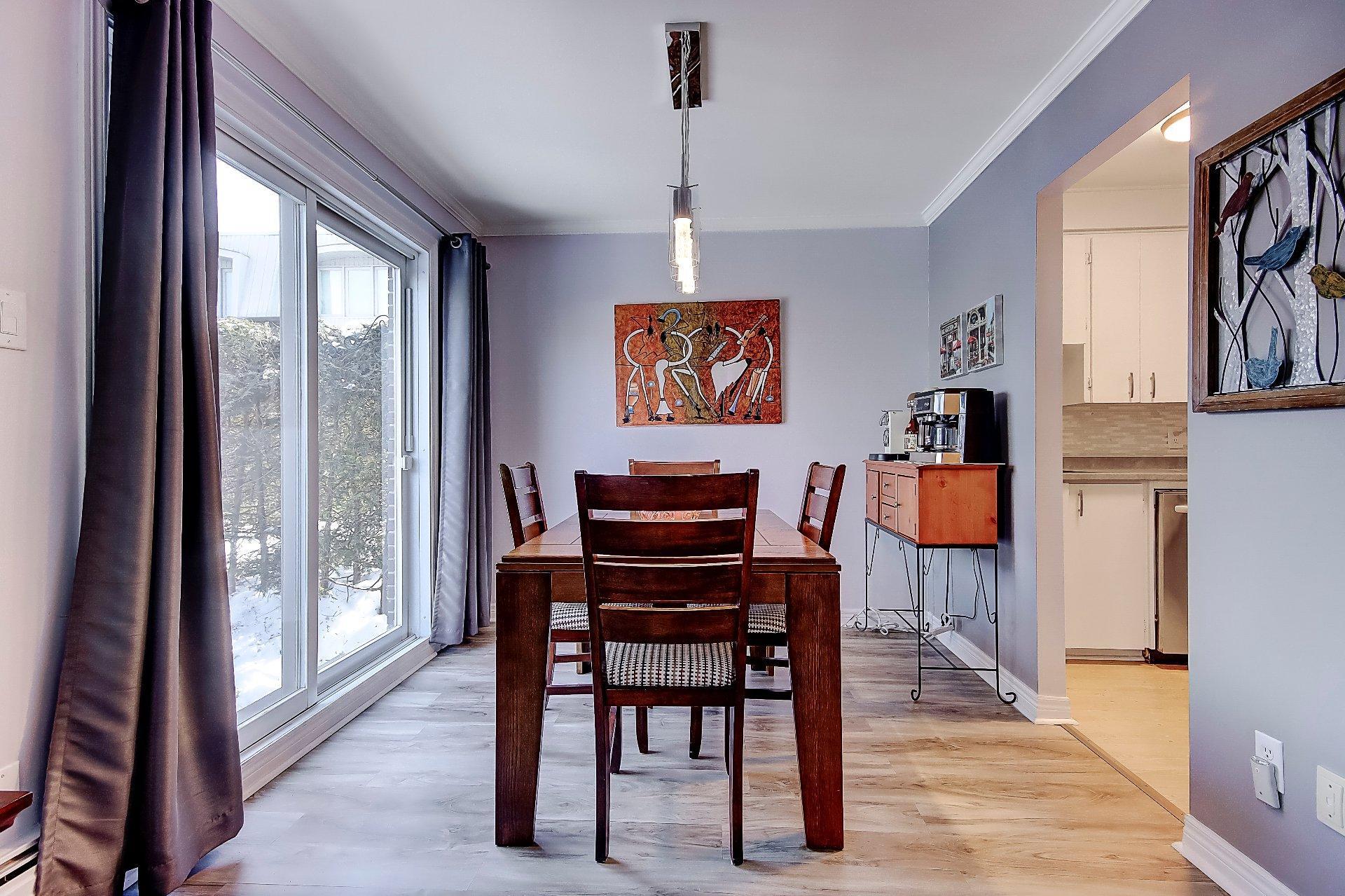 









1800


Place Dunant

, 27,
Saint-Bruno-de-Montarville,




QC
J3V2Y2


