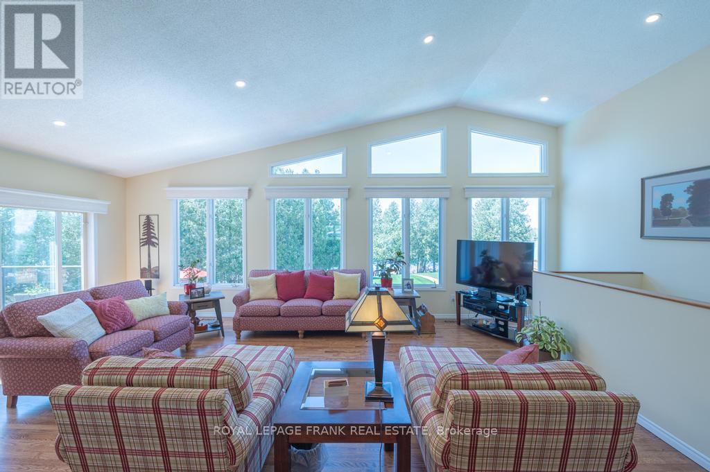 












36 SOUTHSHORE ROAD

,
Kawartha Lakes (Emily),




Ontario
K0L2W0

