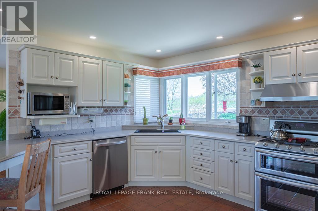 












36 SOUTHSHORE ROAD

,
Kawartha Lakes (Emily),




Ontario
K0L2W0

