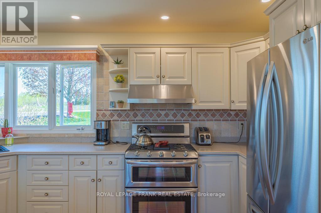 












36 SOUTHSHORE ROAD

,
Kawartha Lakes (Emily),




Ontario
K0L2W0

