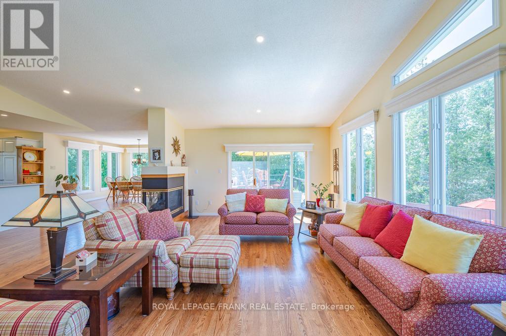 












36 SOUTHSHORE ROAD

,
Kawartha Lakes (Emily),




Ontario
K0L2W0

