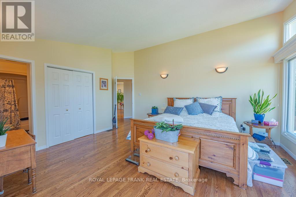 












36 SOUTHSHORE ROAD

,
Kawartha Lakes (Emily),




Ontario
K0L2W0

