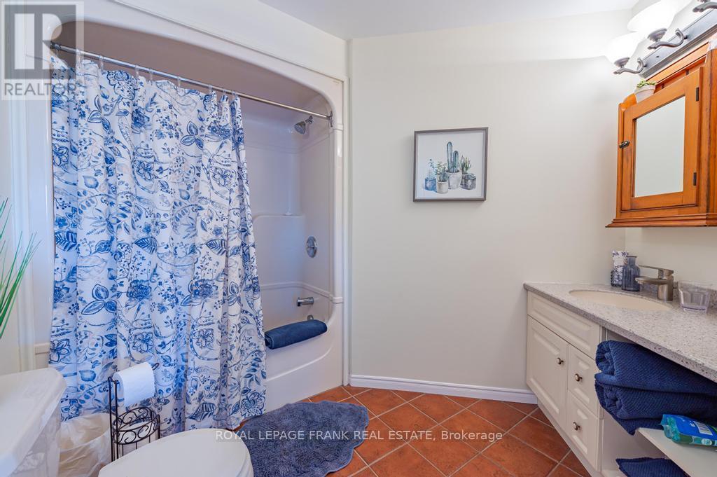 












36 SOUTHSHORE ROAD

,
Kawartha Lakes (Emily),




Ontario
K0L2W0

