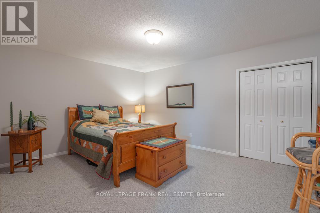 












36 SOUTHSHORE ROAD

,
Kawartha Lakes (Emily),




Ontario
K0L2W0

