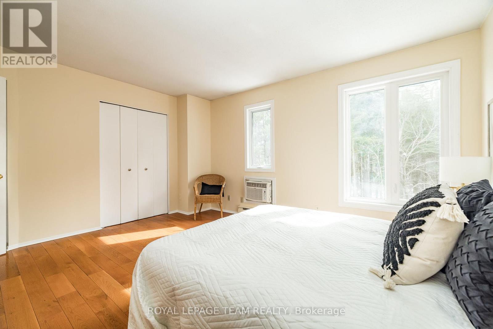 












3 - 1 TIMBERVIEW WAY

,
Ottawa,




Ontario
K2H9M7

