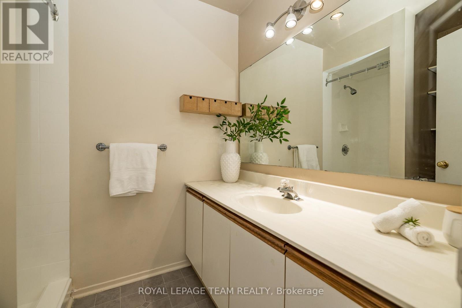 












3 - 1 TIMBERVIEW WAY

,
Ottawa,




Ontario
K2H9M7

