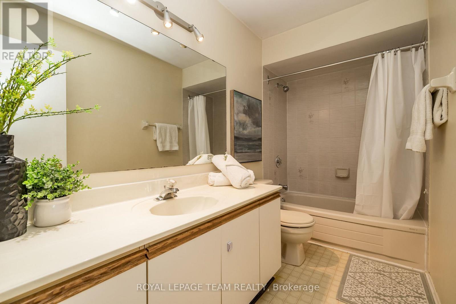 












3 - 1 TIMBERVIEW WAY

,
Ottawa,




Ontario
K2H9M7

