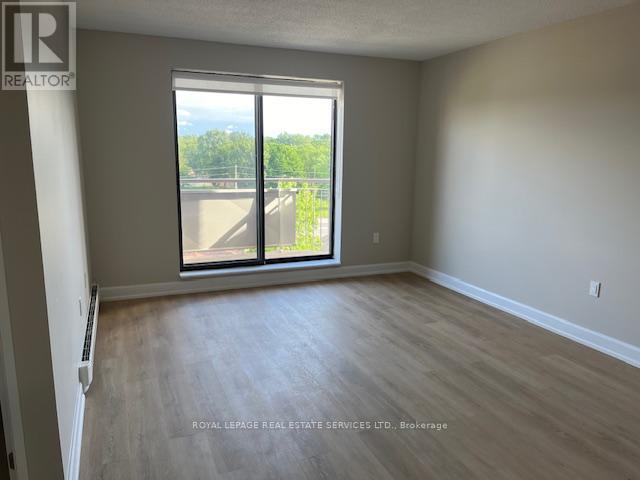 












704 - 75 HUXLEY STREET

,
London South,




Ontario
N6J4W7

