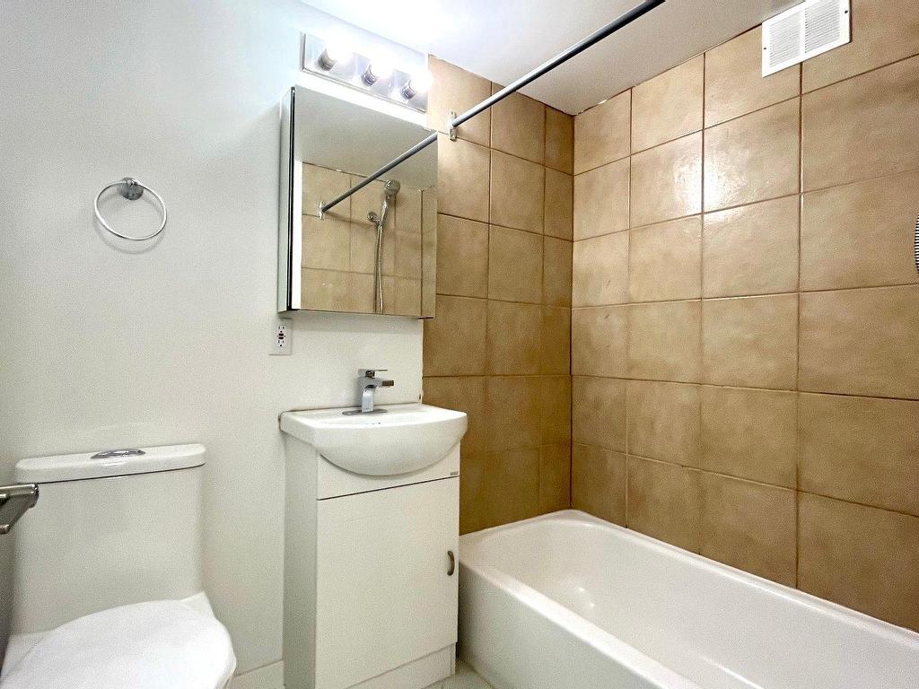









2354


Av. Mariette

, 20,
Montréal (Côte-des-Neiges/Notre-Dame-de-Grâce),




QC
H4B2E6

