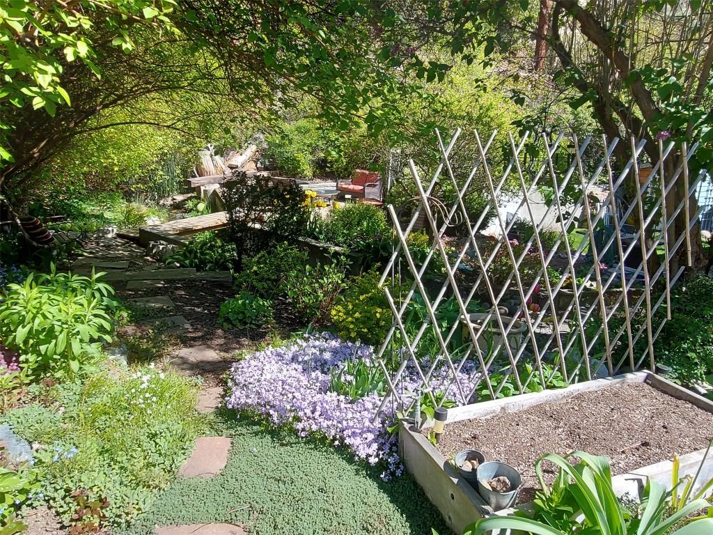 









5706


Butler

Street,
Summerland,




BC
V0H 1Z1

