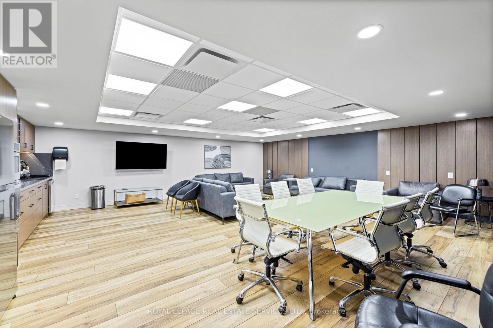 












5850 DIXIE ROAD

,
Mississauga,




Ontario
L4W1E7


