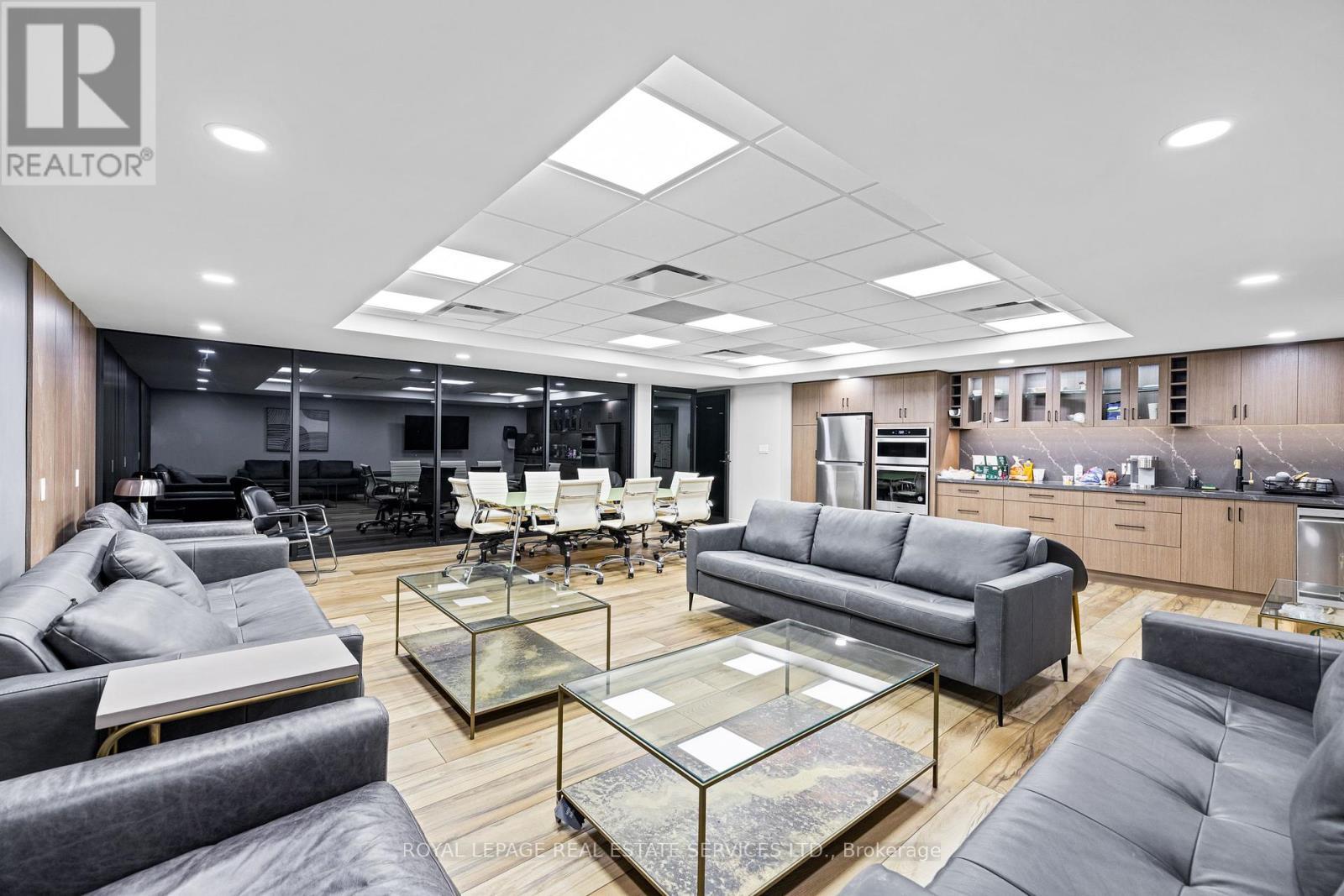 












5850 DIXIE ROAD

,
Mississauga,




Ontario
L4W1E7

