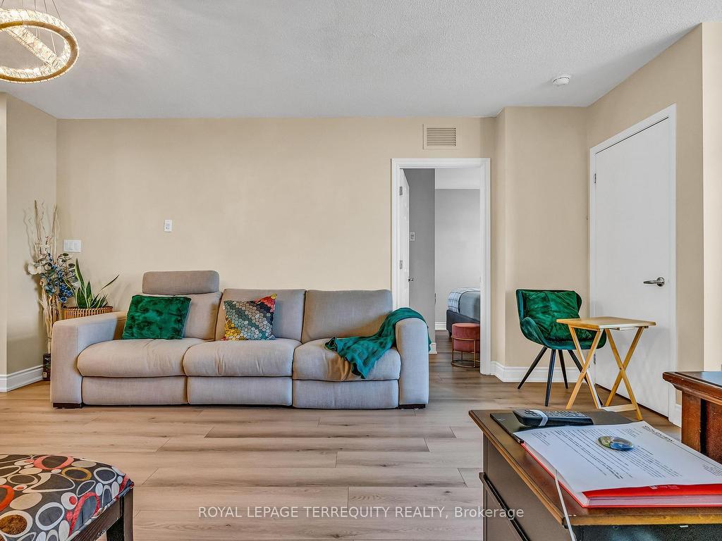 









2464


Weston

Road, 1014,
Toronto,




ON
M9N 0A2

