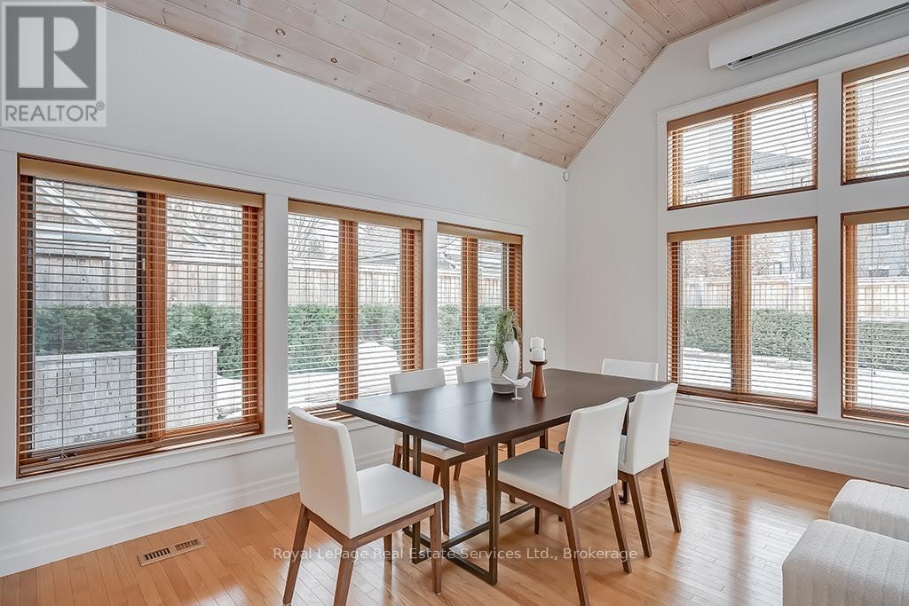 












69 ALLAN STREET

,
Oakville (OO Old Oakville),




Ontario
L6J3M7

