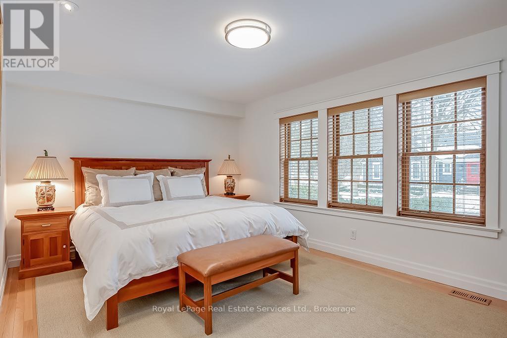 












69 ALLAN STREET

,
Oakville (OO Old Oakville),




Ontario
L6J3M7

